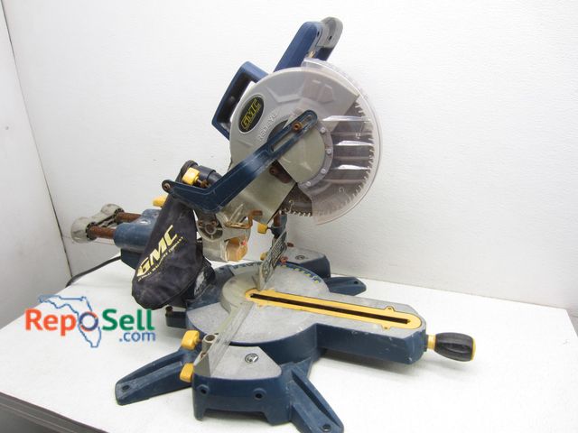 Lot 31-6185 - GMC 10" Miter Saw - Power On