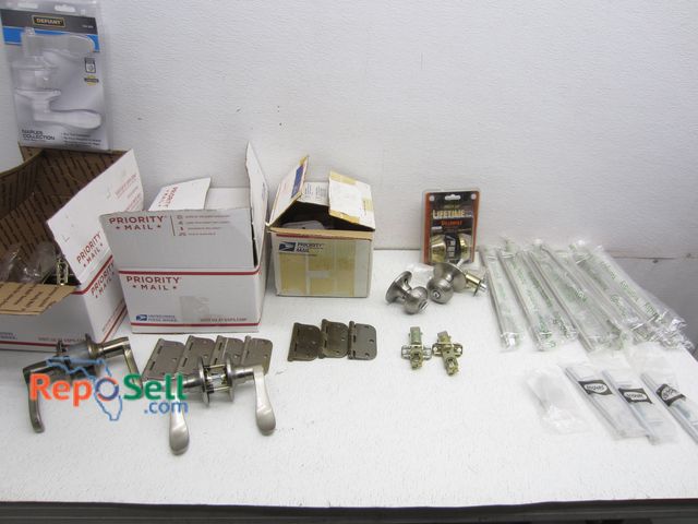 Lot 31-5319 - Lot Of Doorknobs, Hinges, Locks, Handles etc
