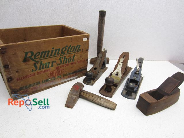 Lot 31-6114 - Vintage Wood Planes (NO5) And Hand Tools With Remington Crate