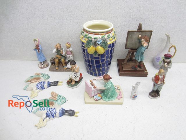 Lot 31-9306 - (12) Ceramic statues, figures, mosaic vases, etc.