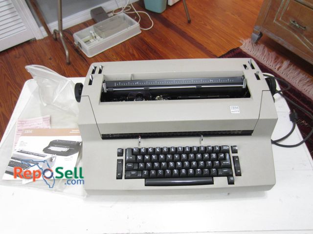 Lot 31-9028 - IBM Selectric II Electric Typewriter In Beige With Manuals And Related Documentation -Power On
