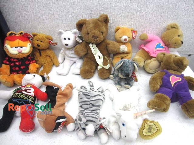 Lot 31-6058 - Lot Of Beanie Babies And Other Collectable Bears, Some With Tags - With Tote