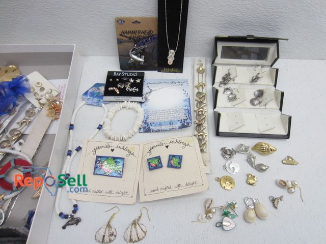 Lot 31-6269 - Beach &amp; Tropical Jewelry - Some New/Some Preowned