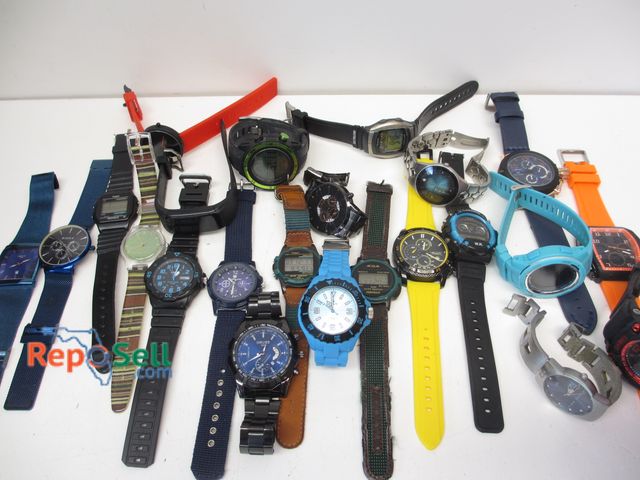 Lot 31-1041 - (22) Watches, Many are Running: Oruss, Swiss Army, Skmei, Rave, etc.