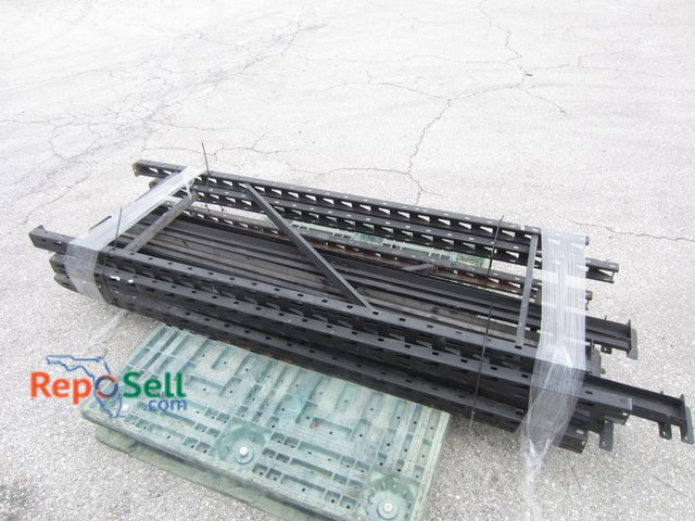 Lot 31-3589 - Black Pallet Racking: (3) Uprights 6' x 2' and (7) Cross Beams 6'
