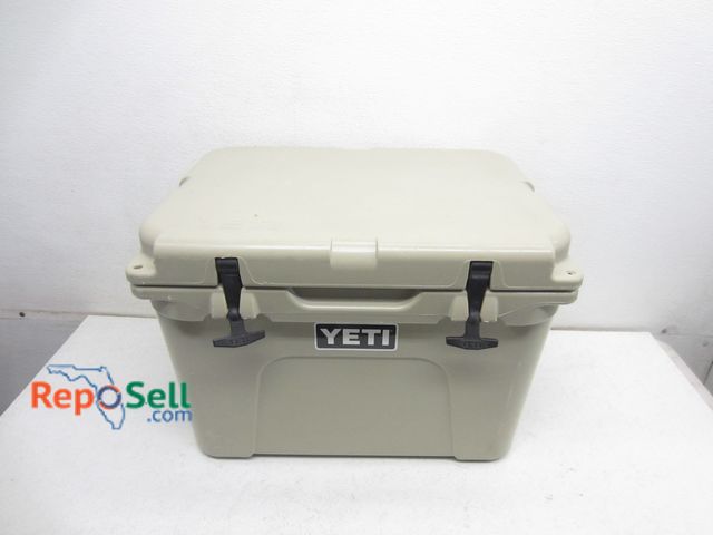 Lot 31-9317 - Yeti Tundra 35 cooler, 21 in. by 16 in. by 15 in.