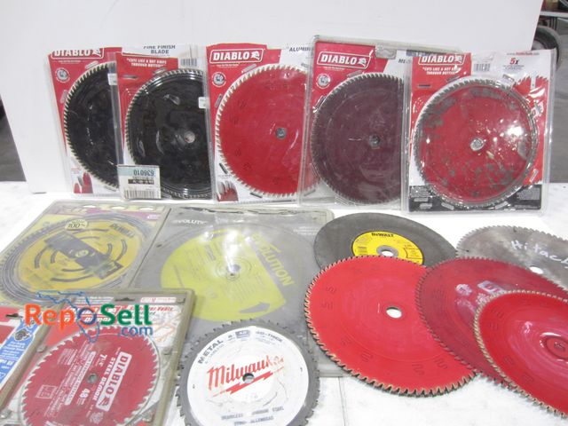 Lot 31-8113 - (15) Saw Blades Various Sizes: Diablo, Dewalt, Evolution, etc.