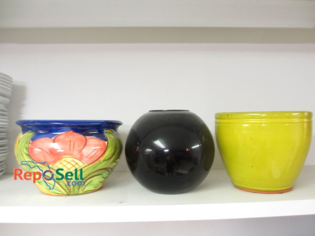 Lot 31-1091 - (3) Large Pots/Planters