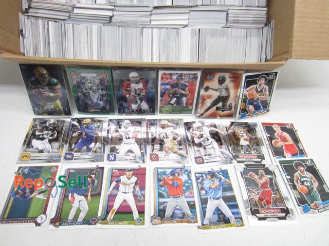 Lot 31-1180 - Lot of baseball, football, and basketball cards, including rookies.