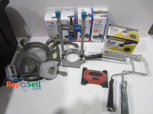 Lot 31-8107 - Tote with Painting/Drywall Items: Masks, Airbrush Kit, Replacement Filters, etc.