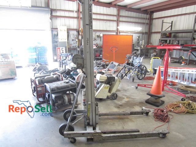 Lot 31-1034 - Genie Superlift 9L-12 on wheels, max load 650, working.