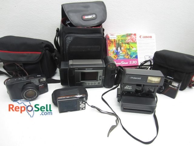 Lot 31-6390 - (6) Cameras: Camcorder, Polaroid, Nikon, Canon, etc.