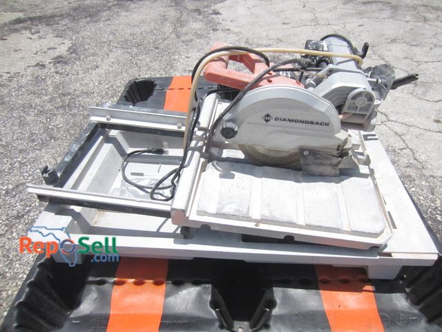 Lot 31-6259 - Diamondback 7" Heavy Duty Wet Tile Saw - Powers On