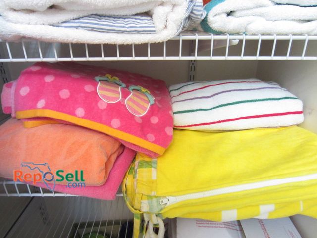 Lot 31-9134 - Lot of Beach And Bath Towels In Bright Colors And Patterns. Various Sizes.