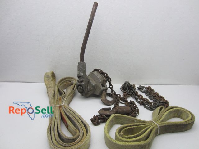 Lot 31-8533 - Yale 1/2 Ton Winch And Tow Straps