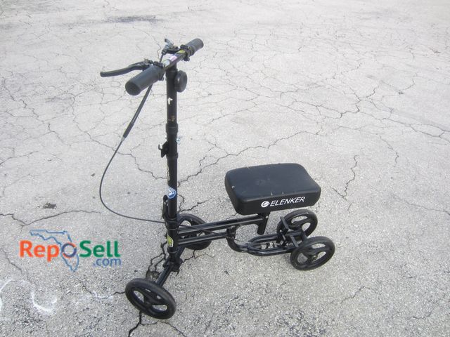 Lot 31-7058 - Elenker Knee Scooter