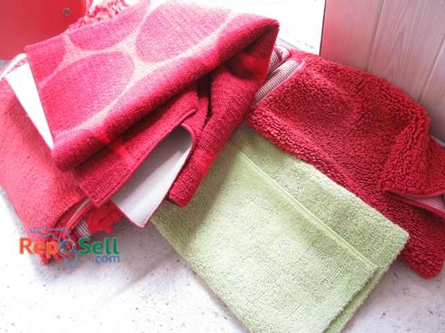 Lot 31-1491 - Lot Of (9) Red And (2) Green Area Rugs