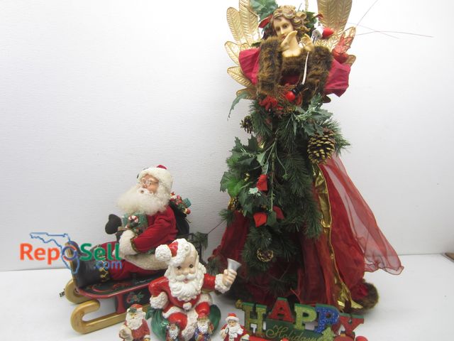 Lot 31-6309 - Christmas Decor: (5) Small Santa Figures, Light Up Xmas Figure, etc.