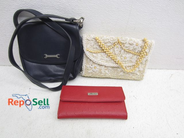 Lot 31-6122 - (3) Purses, No COA: Beaded Hong Kong etc