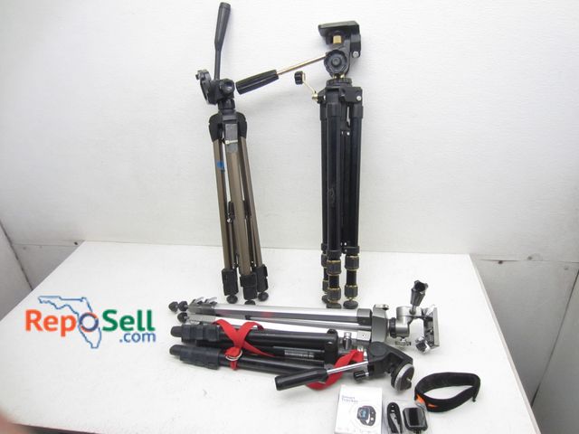 Lot 31-9233 - (4) Tripods And Smart Tracker Watch