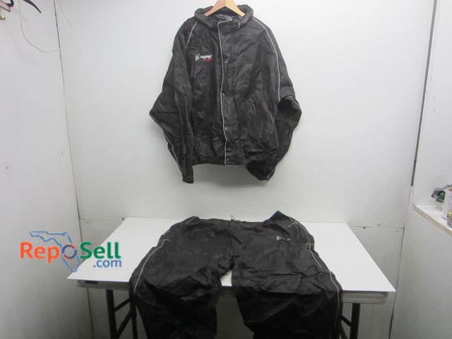 Lot 31-3069 - Frog Toggs Rain Suit Size 3XL