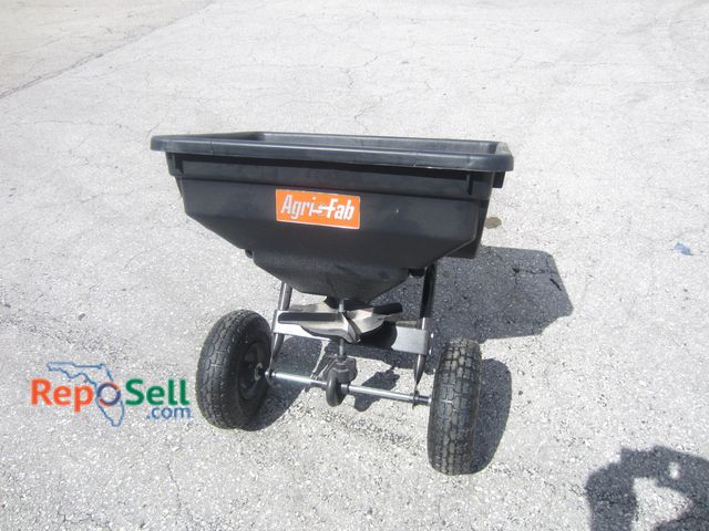 Lot 31-7084 - Agri Fab Tow Behind 100lb Seed/Fertilizer Spreader #4505304