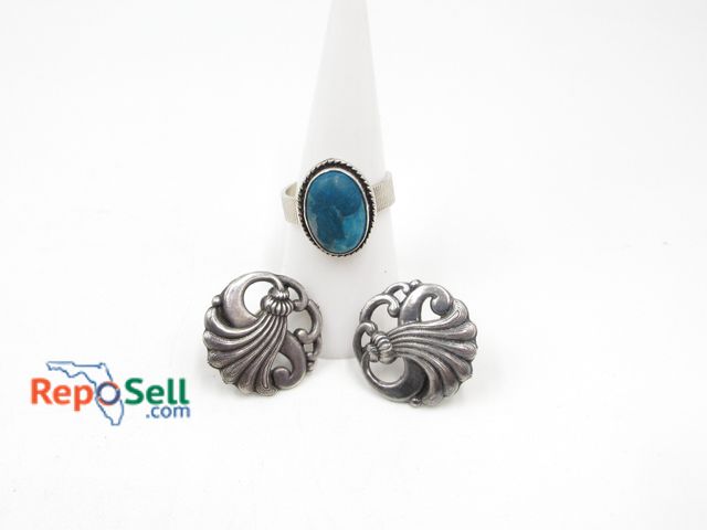 Lot 31-1009 - .925 Silver Gemstone Ring Size 7 and Screwback .925 Earrings (6.28g)