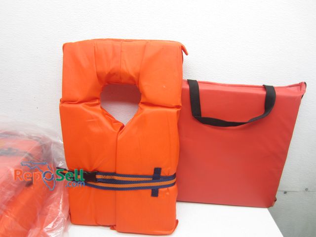 Lot 31-5290 - (6) Life Vests &amp; (1) Throw Float - All Appear New