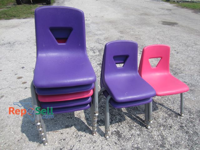 Lot 31-9478 - (8) Verco small kids' chairs