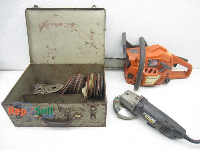 Lot 31-9471 - B&amp;D angle grinder Powers on and Husqvarna 141 chainsaw has compression.