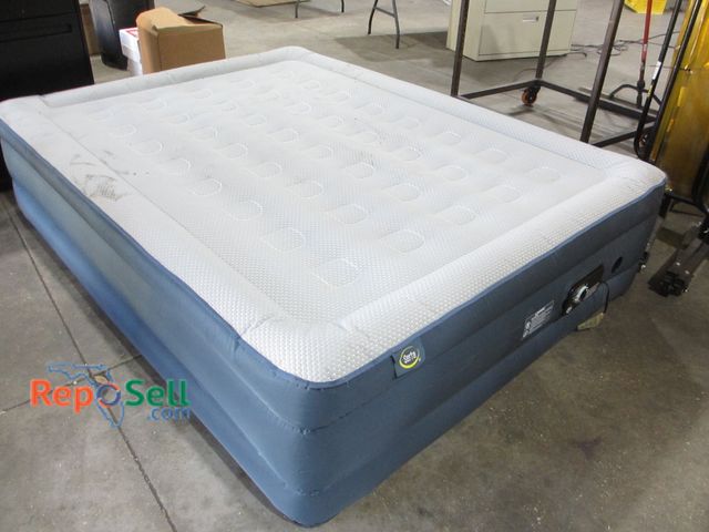 Lot 31-8324 - Serta Full Size Air Mattress - Powers on/Holds Air - 18"H