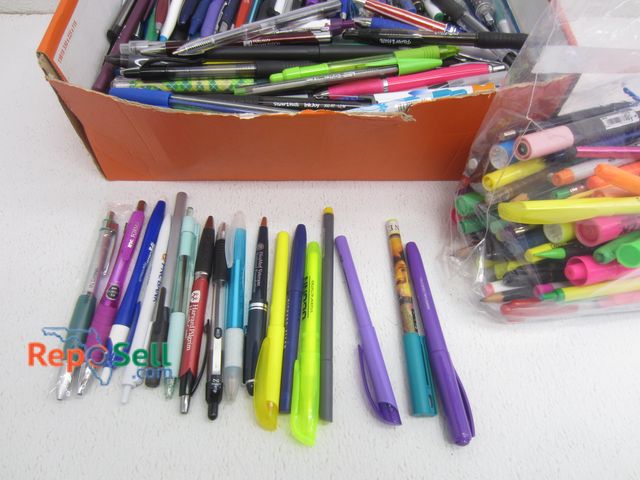 Lot 31-8383 - Lot Of Pens, Markers, Highlighters, Pencils etc