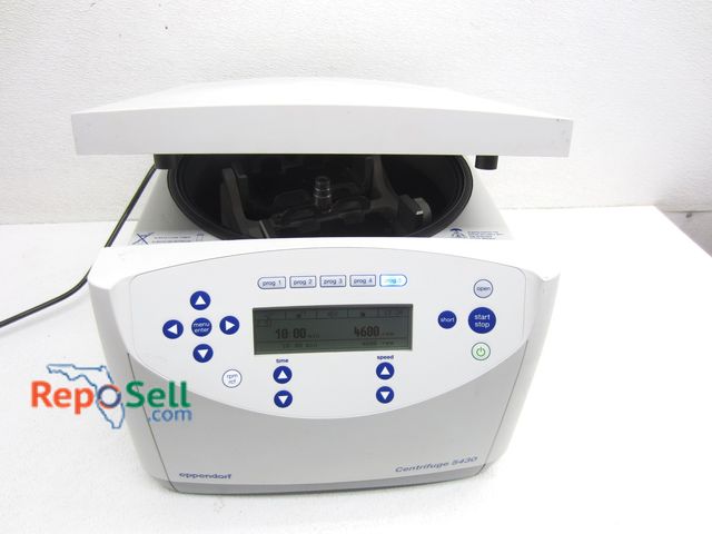 Lot 31-2058 - Compact Lab Equipment: Eppendorf Centrifuge 5430 - Power On - Made in Germany