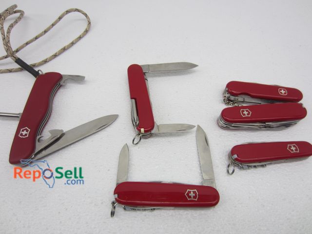 Lot 31-9076 - (6) Victorinox Pocket Knives