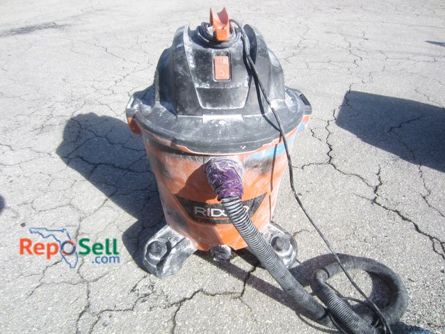 Lot 31-7052 - RIDGID 5HP Wet/Dry Vac - Powers On