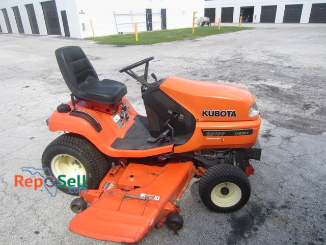 Lot 31-7090 - Kubota G2160 Diesel Lawn Tractor: 60" Shaft Driven Hydraulic Mower Deck , Hydrostatic Transmission, ...