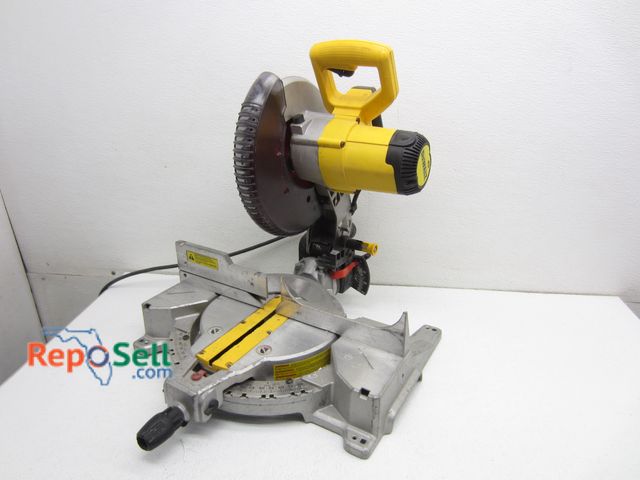 Lot 31-3415 - DeWalt 10" Compound Miter Saw #DW5713 - Powers On/Needs Drain Plug