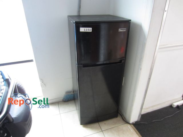 Lot 31-1192 - Magic Chef Mini Refrigerator with top freezer (powers on, cold)
