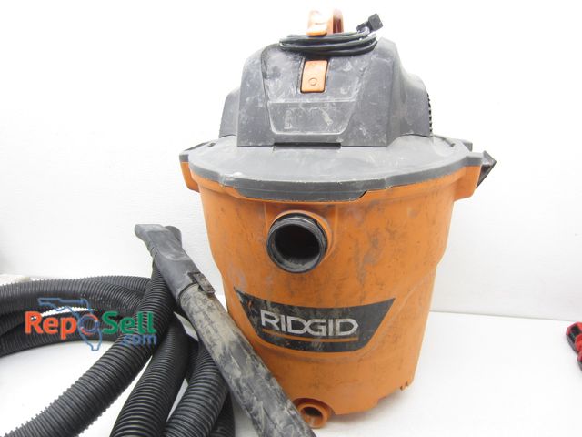 Lot 31-3416 - Rigid 5.0HP 120V Wet/Dry Vac w/Attachments - Powers On