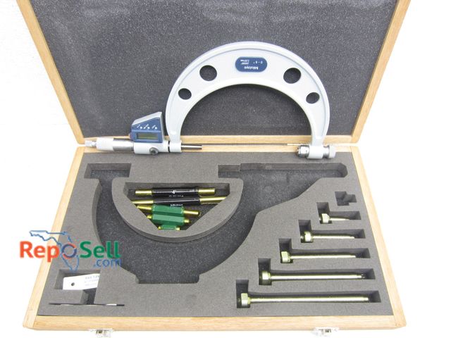 Lot 31-1366 - Mitutoyo 340-711-30 Digital Micrometer - Appears New