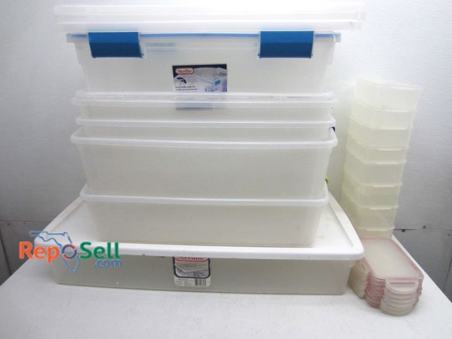 Lot 31-6178 - (7) Large Plastic Containers (Some With Lids) And (8) Small Sturdy Food Storage Containers With (4) ...