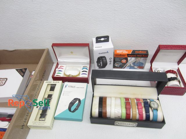 Lot 31-8384 - New And Preowned Watches And Watch Bands: (1) Garmin Approach X40