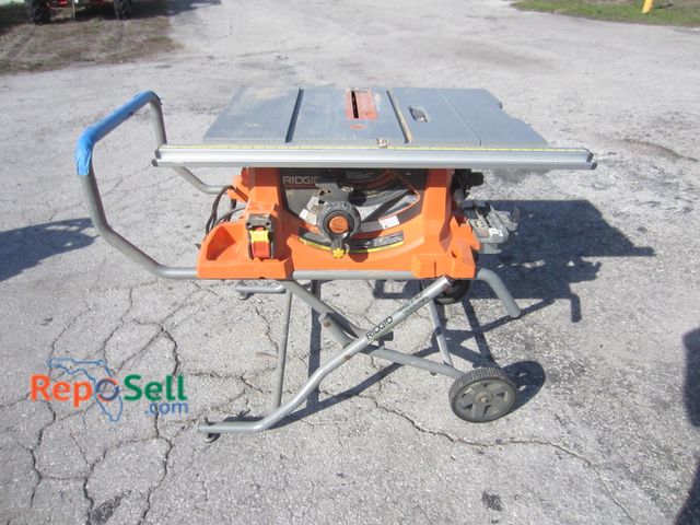 Lot 31-9200 - Ridgid Table Saw #R4513 With Stand - Power On
