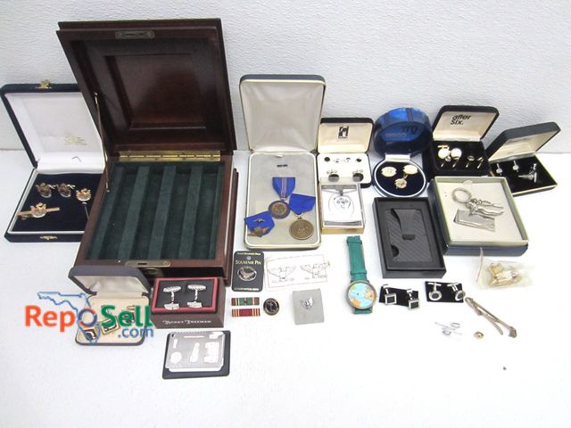 Lot 31-5329 - Lot of Men's Items: Cuff Links, Tie Tacs, Pins, Medals