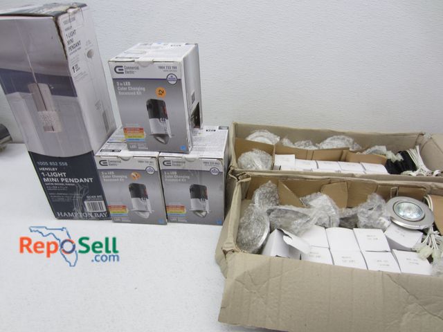 Lot 31-3465 - Lot Of Ceiling Lights: Recess Lighting, Pendant etc