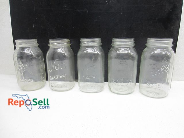 Lot 31-9363 - (19) Mason Jars with Tote