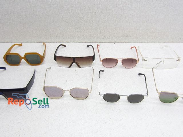 Lot 31-1173 - (8) Pairs Womens Sunglasses