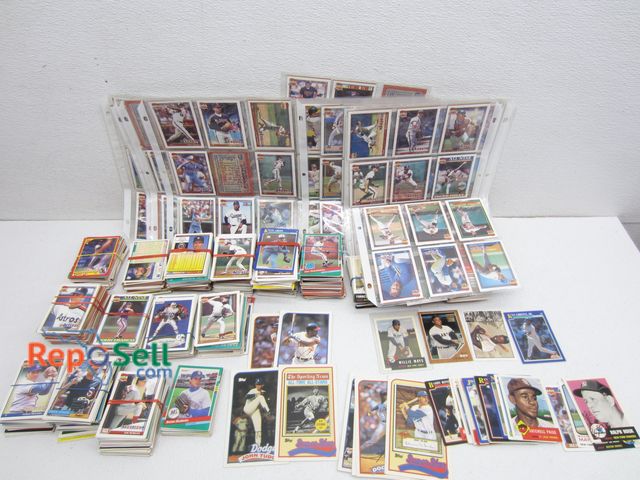 Lot 31-9199 - Lot of 90s Baseball Cards: Barry Bonds, Ken Griffey Jr, Jose Conseco, etc.