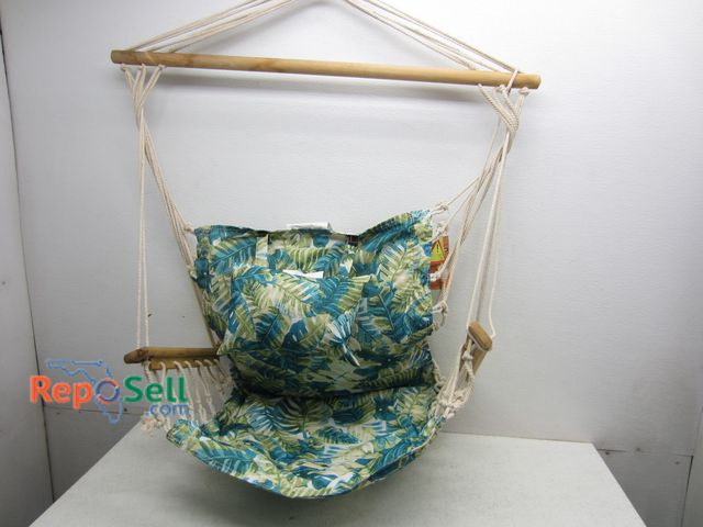 Lot 31-5382 - Hanging Outdoor Chair