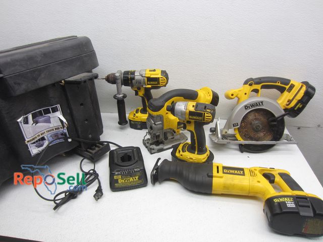 Lot 31-5542 - Tote w/Assorted 18V DeWalt Tools &amp; (5) Batteries &amp; Charger - All Power On